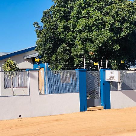 Mo-Nize Villa Guesthouse Otjiwarongo Zewnętrze zdjęcie