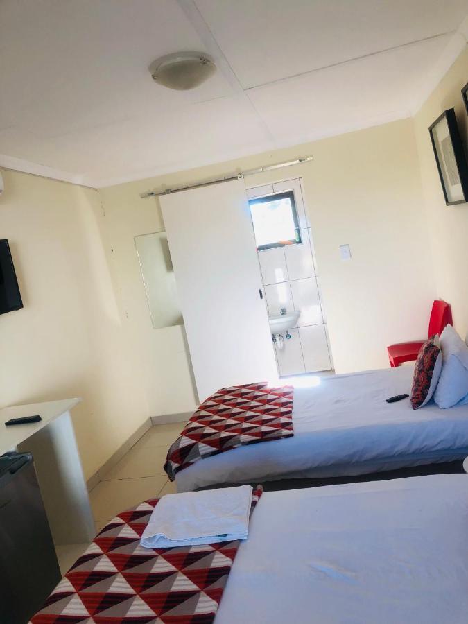Mo-Nize Villa Guesthouse Otjiwarongo Zewnętrze zdjęcie